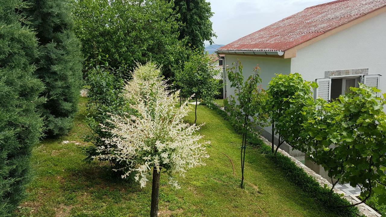 Apartman i Studio apartman Majoli Kukuljanovo Bagian luar foto